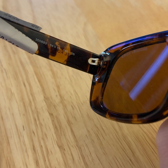 NWT Michael Kors brown Tortoise Shell “Cambridge” Sunglasses size 54 women’s - Picture 8 of 8